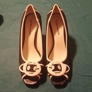 Hillard & Hanson peep toe heels